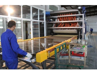 Strong convection flat-bending integrated tempering furnace